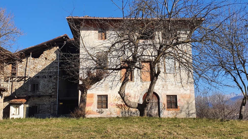 San Giovanni Bianco (BG)  –  Casa d’epoca con rustico… UNICA!!!